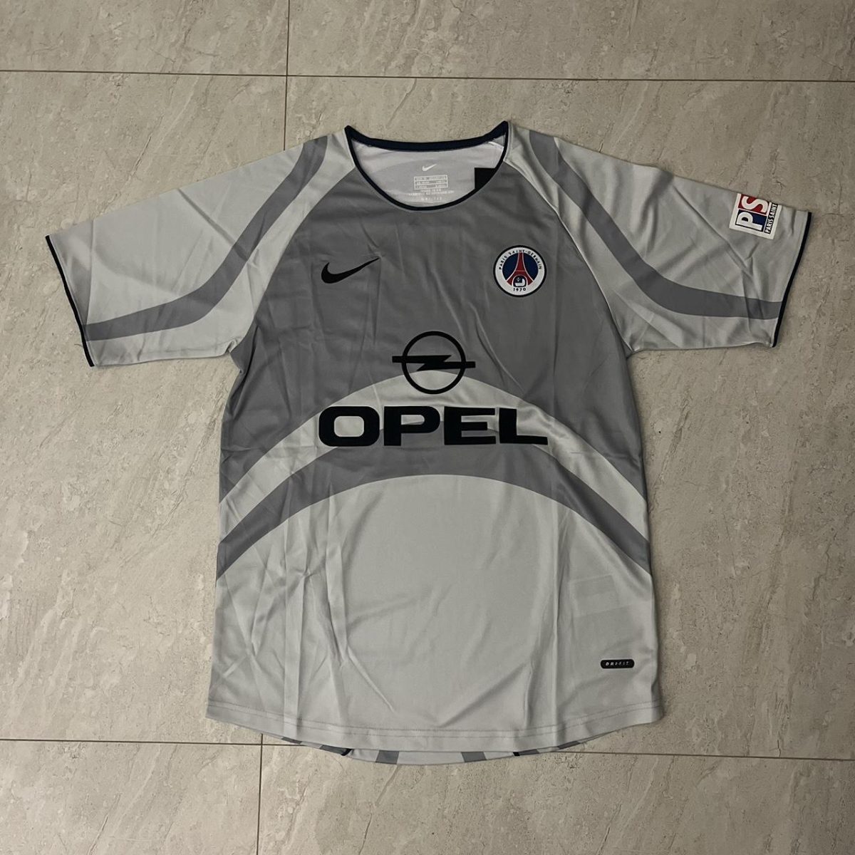 Nike Men's Grey and White Shirt - Image 1