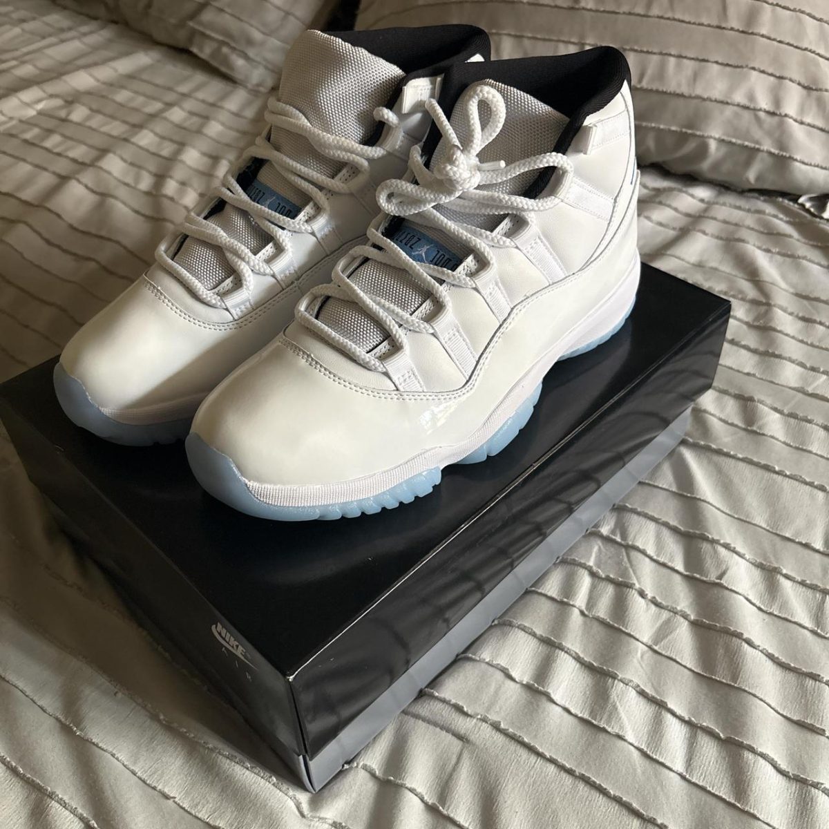 Jordan Men's White and Cream Trainers - Image 1